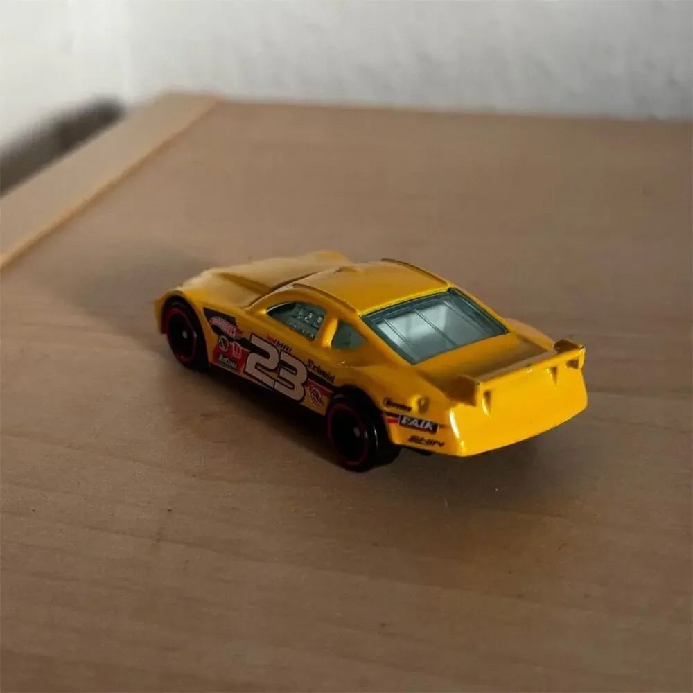 Hot Wheels Y2K Circle Tracker #23 Yellow Track Aces Stock Car 1/64 2008